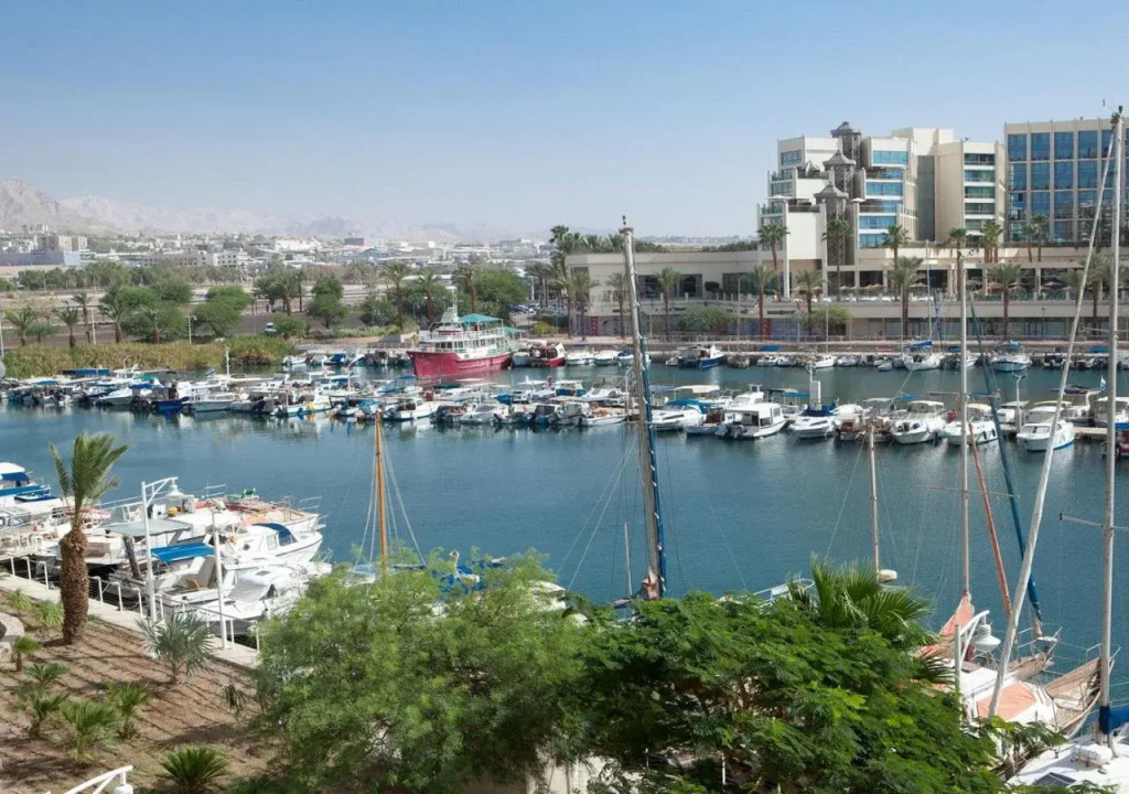 Beach & Waterfront