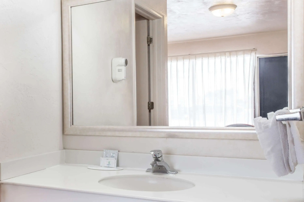 Double Suite (full double bed)