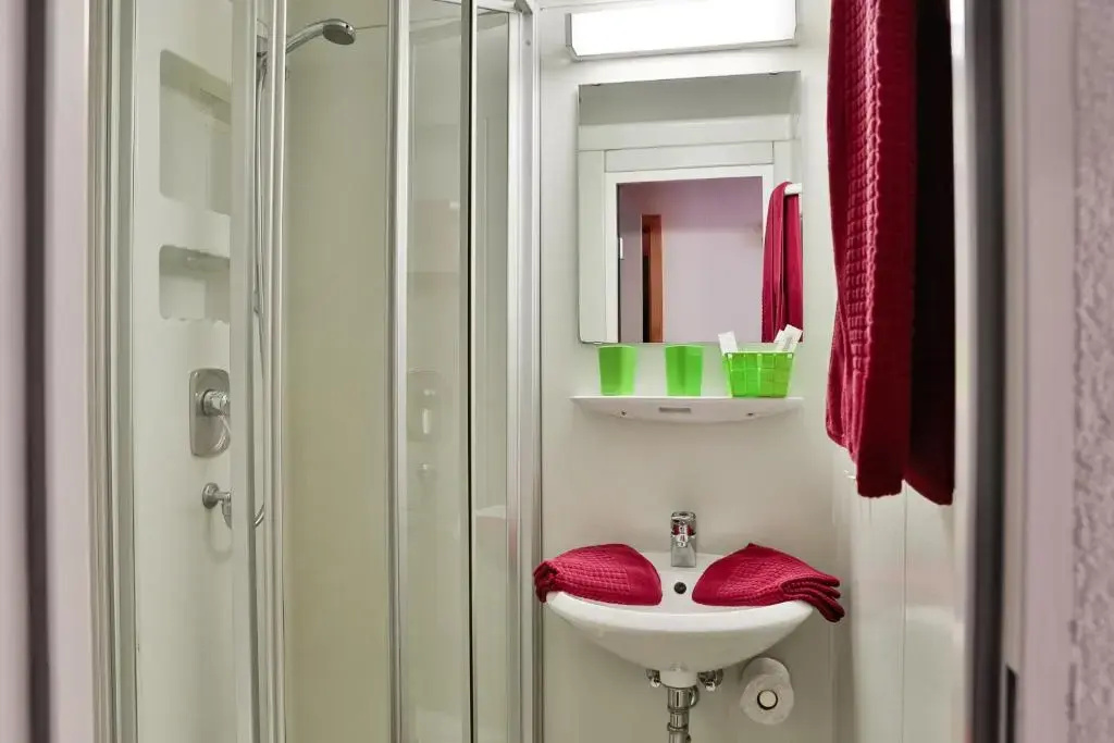 Hotel Zur Eisenbahn - Chambres