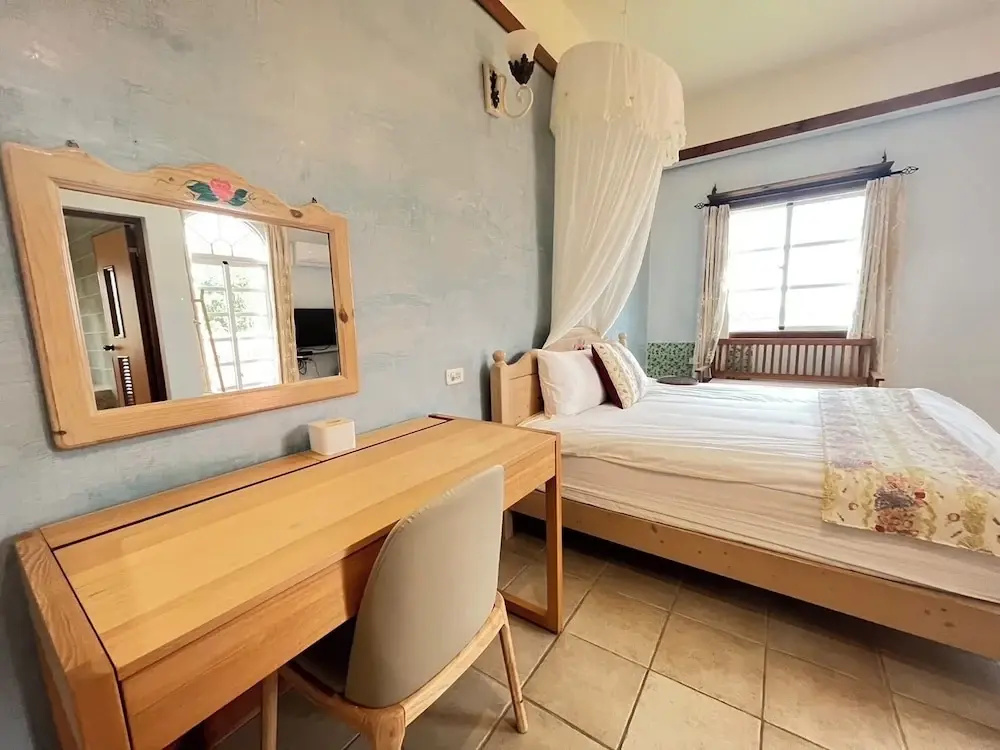 Superior Double room with balcony and with courtyard view (full double bed)