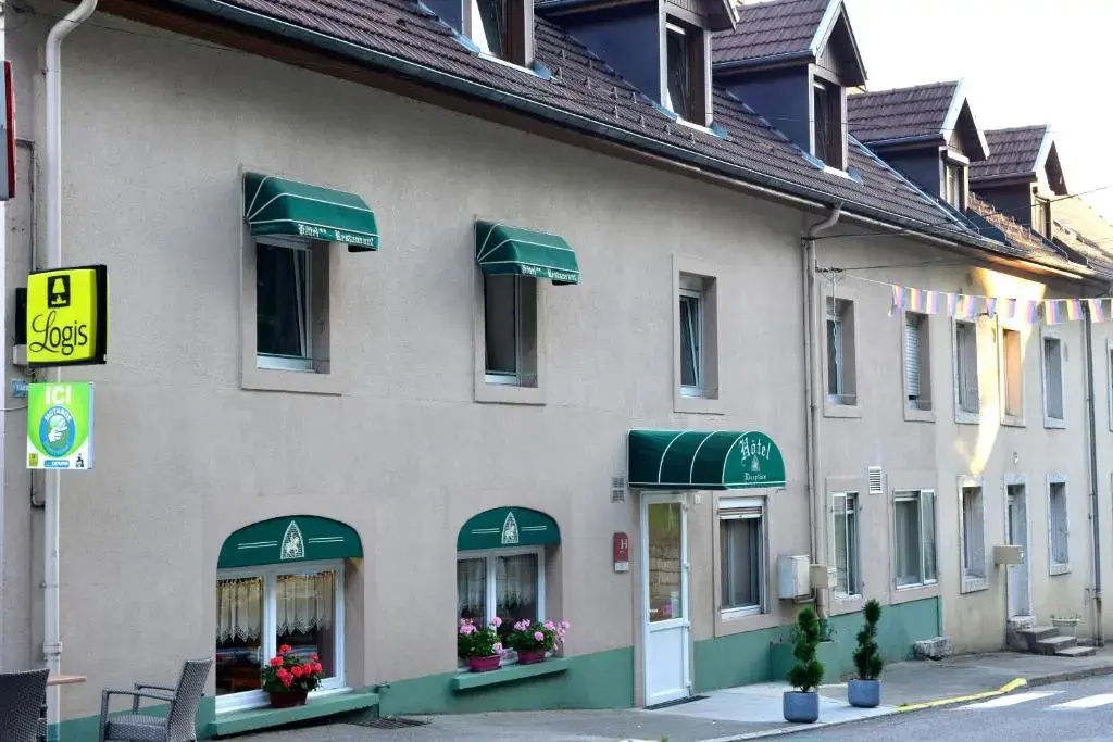 Voir la photo 1 — Hôtel le Sire de Joux