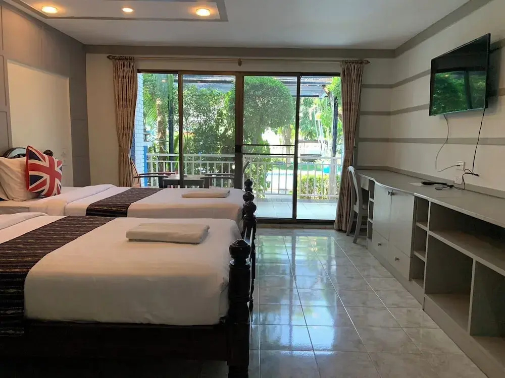 Superior Double room with pool view (twin beds)