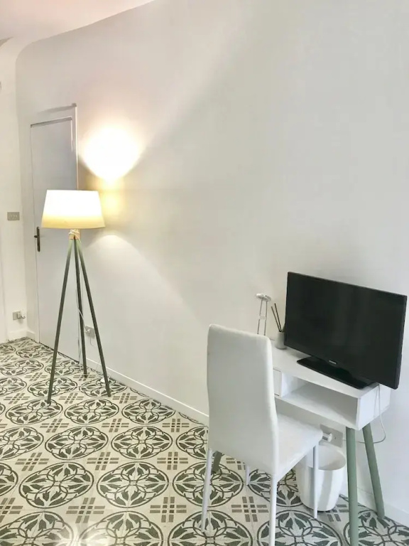 Deluxe Double room (full double bed)