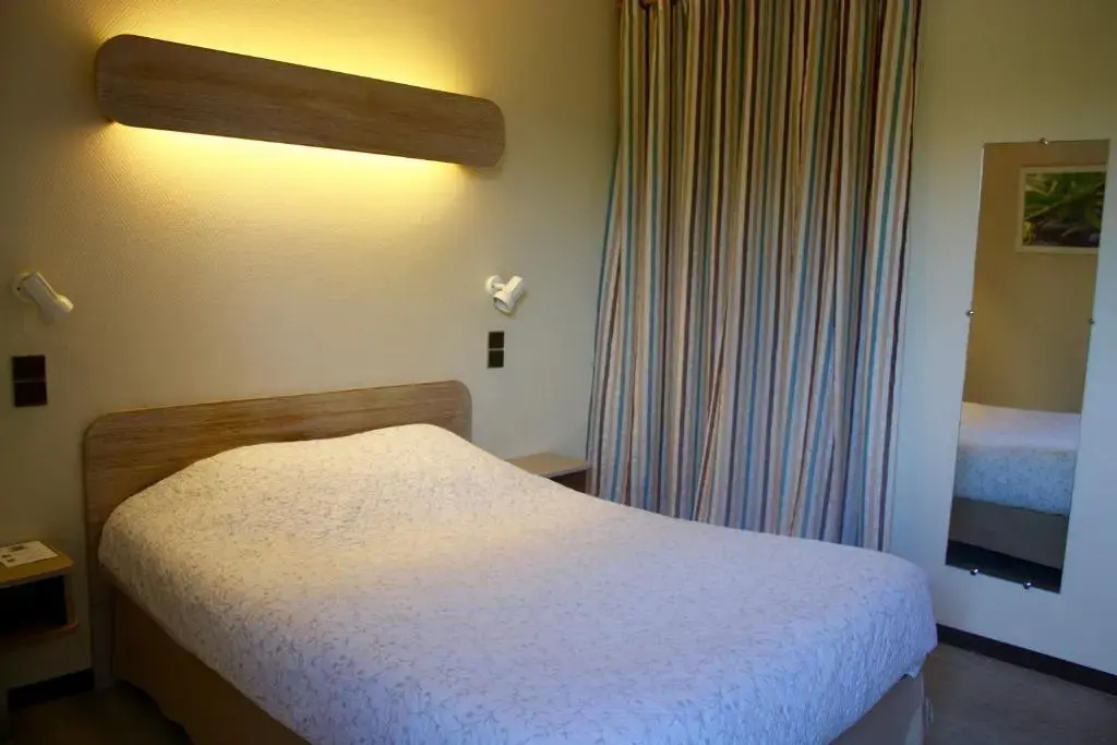 Standard Double room with garden view (full double bed)