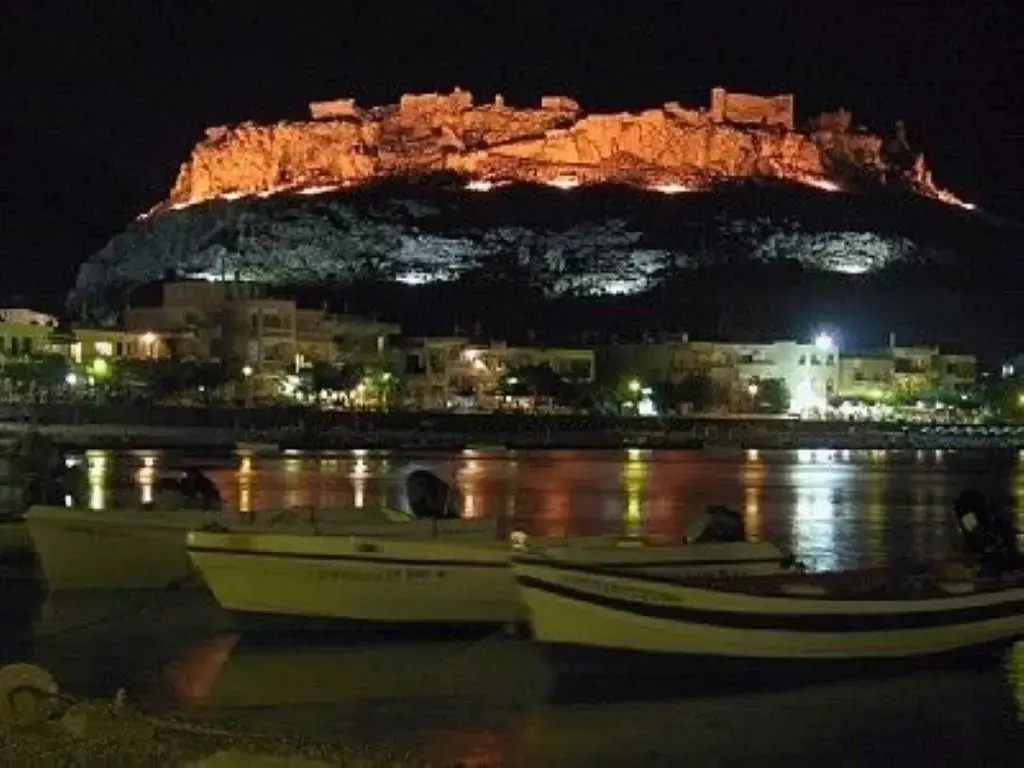 2 min drive to Haraki Beach & 10 to Lindos