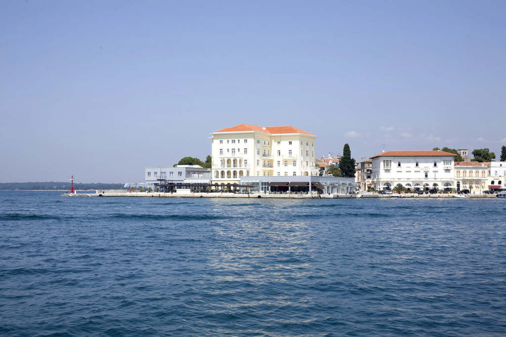 Beach & Waterfront