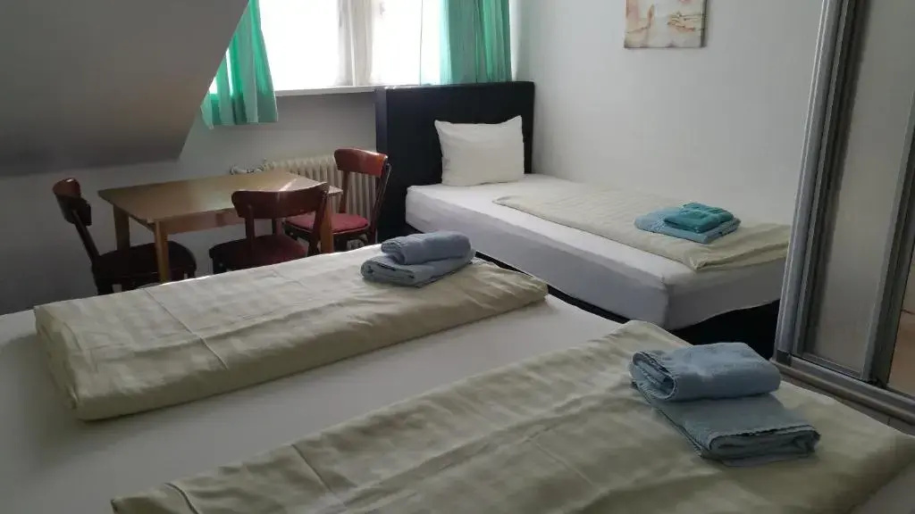 Standard Triple room