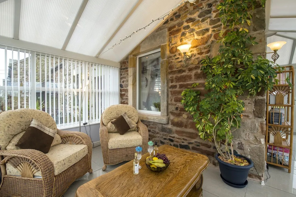 Cottage - Sleeps 5 - Hot Tub - Garden - Parking