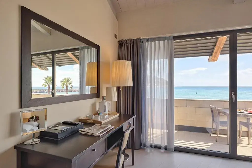 豪華海景雙床房 (xiánghù hǎi jǐng shuāng chuáng fáng)