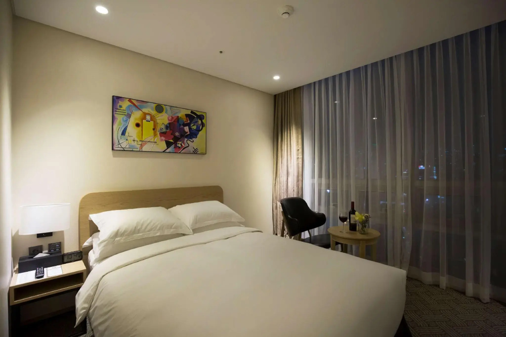 Standard room with city view