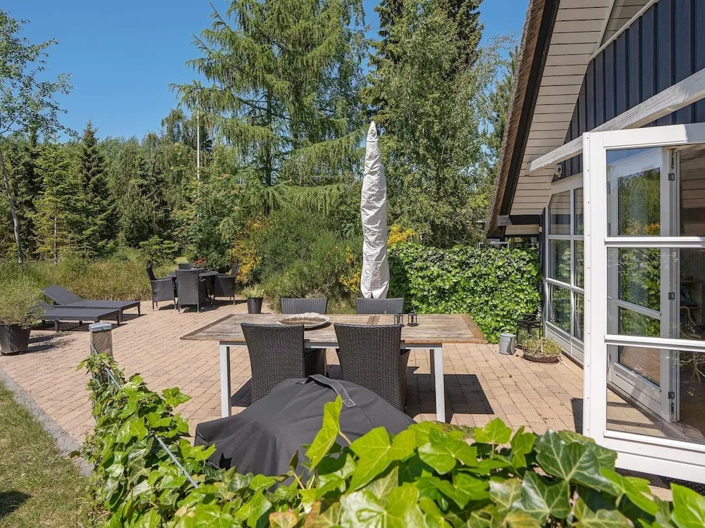 6 Person Holiday Home in Vaeggerlose