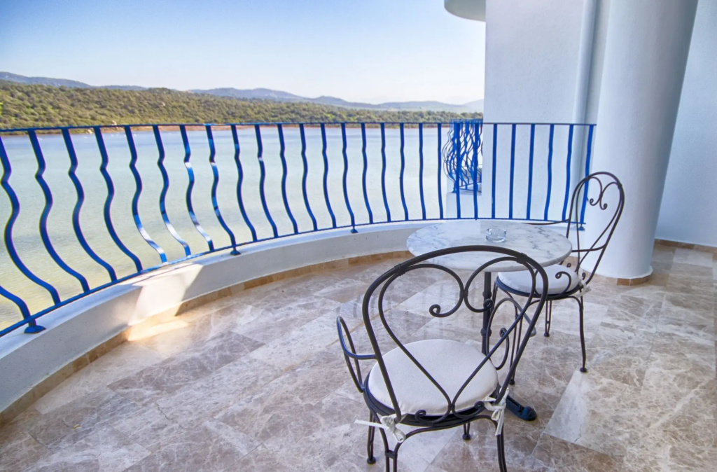 Balcony & Terrace