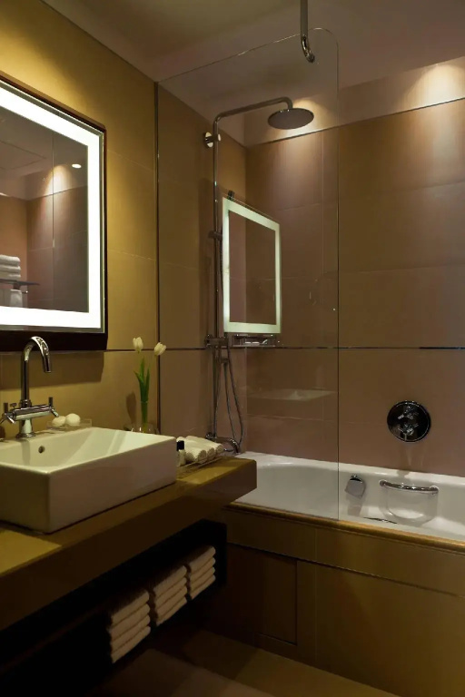 Standard Quadruple room with city view