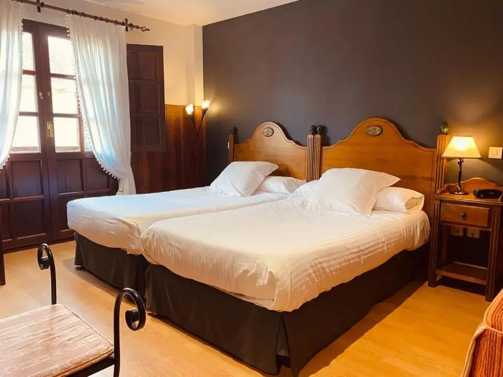 Double room with balcony (twin beds)