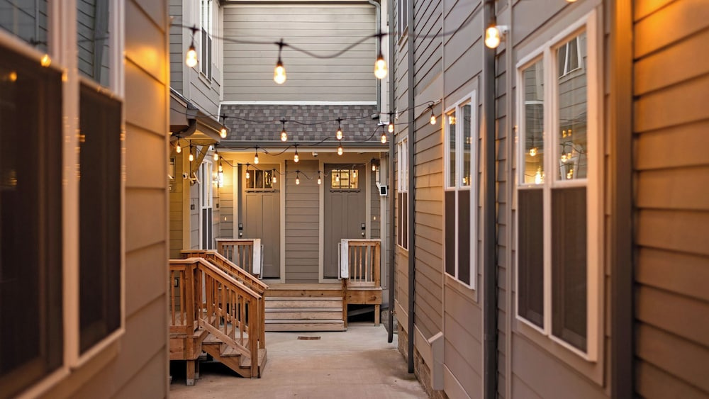 Hart Suite Buyout 6 by Avantstay Two Nashville Town Houses w/ Stunning Amenities & Design