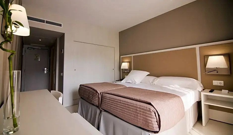 Junior Suite with pool view