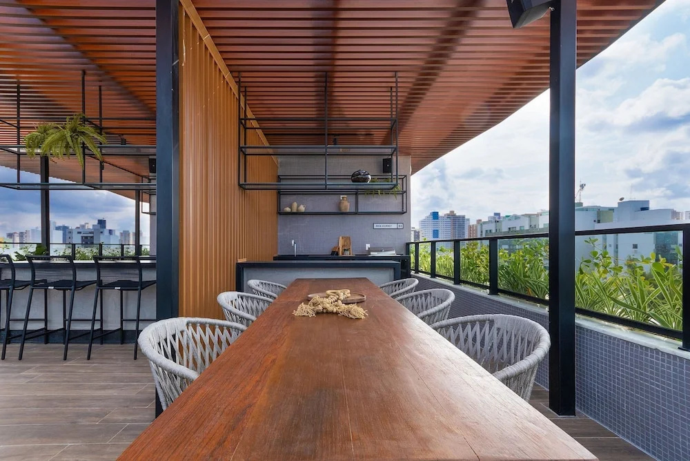 Breeze Residence #111 Beachfront by Carpediem