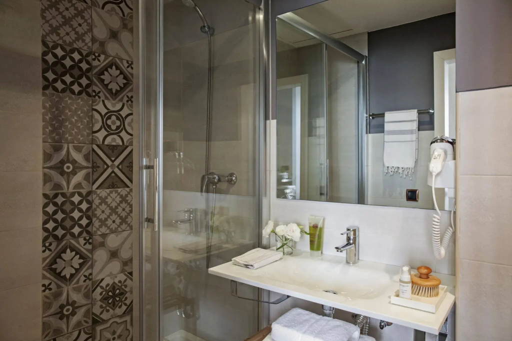 Отель Ainb Born-damas Apartments в Барселоне