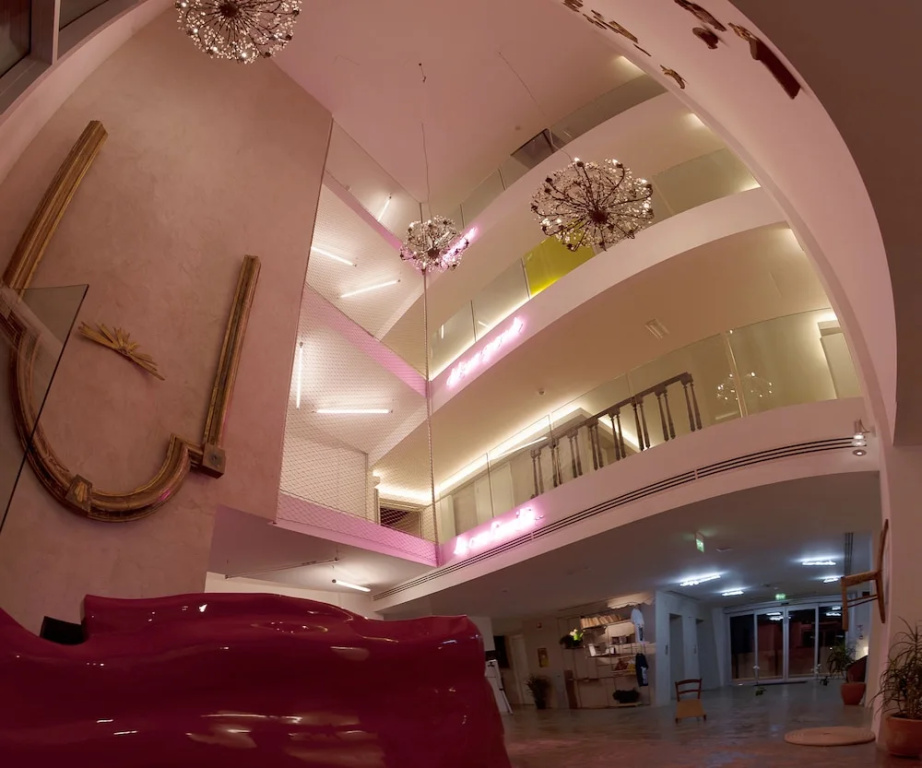 Lobby & Reception