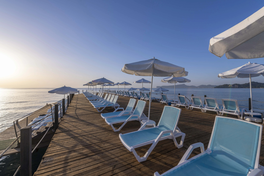 Beach & Waterfront