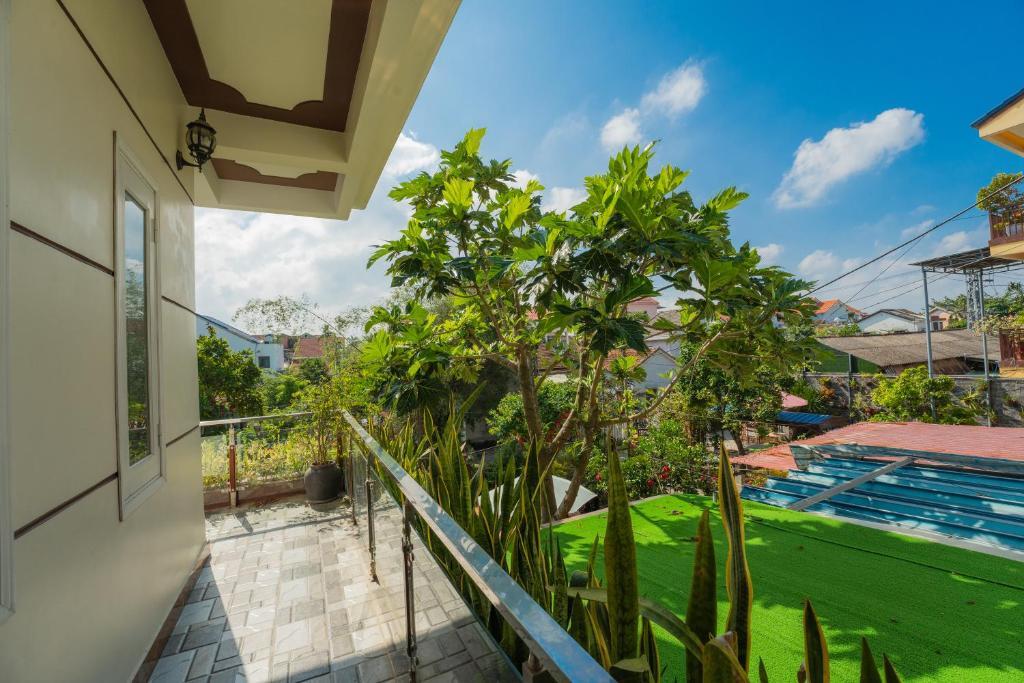 Двухместный номер Standard с балконом двуспальная кровать в Strawberry Garden Homestay