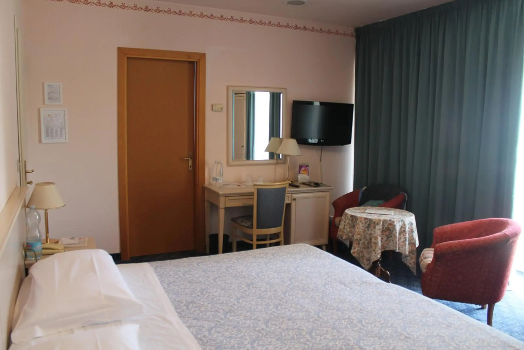 Hotel photo 11