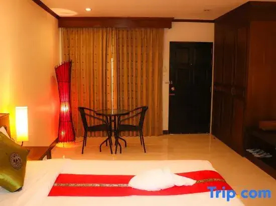Deluxe Double Villa with pool view (full double bed)
