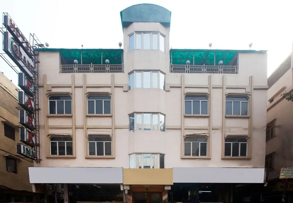 Capital O 329 Hotel C-Park Inn