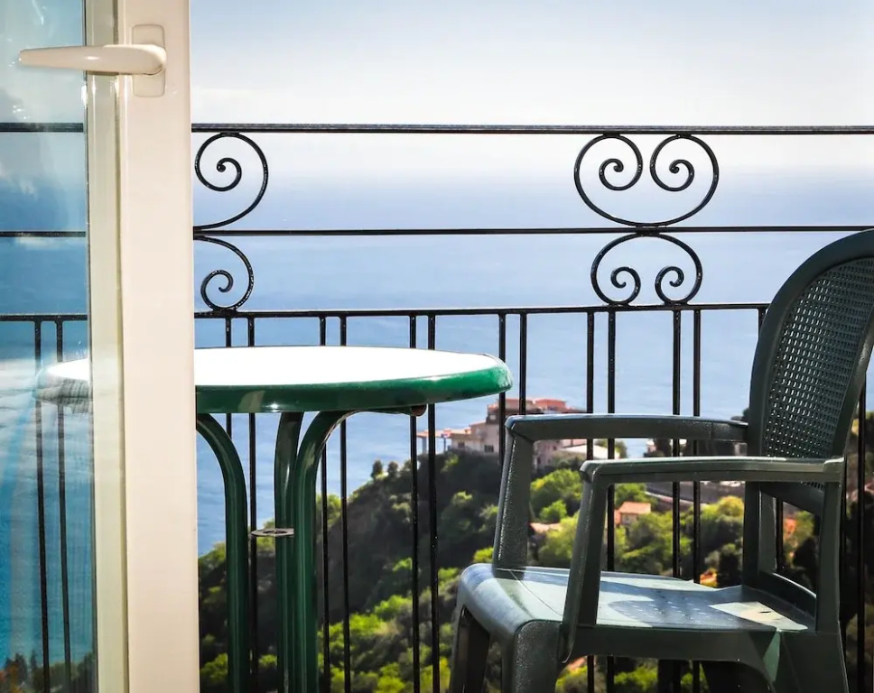 Superior Double room with balcony and with sea view (full double bed)