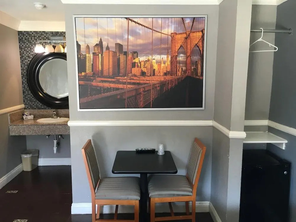 Отель Hotel Salina Long Beach в Лонг-Биче