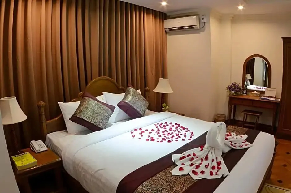 Golden Butterfly Hotel - Chambres