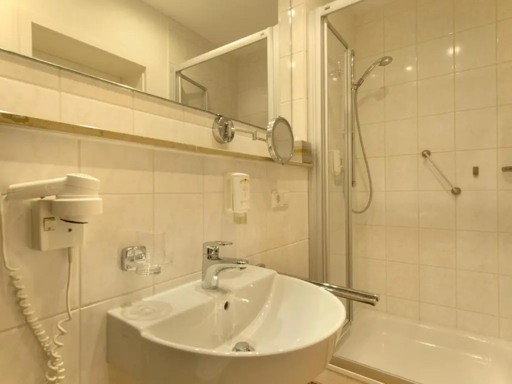Hotel Kriemhild am Hirschgarten - Chambres