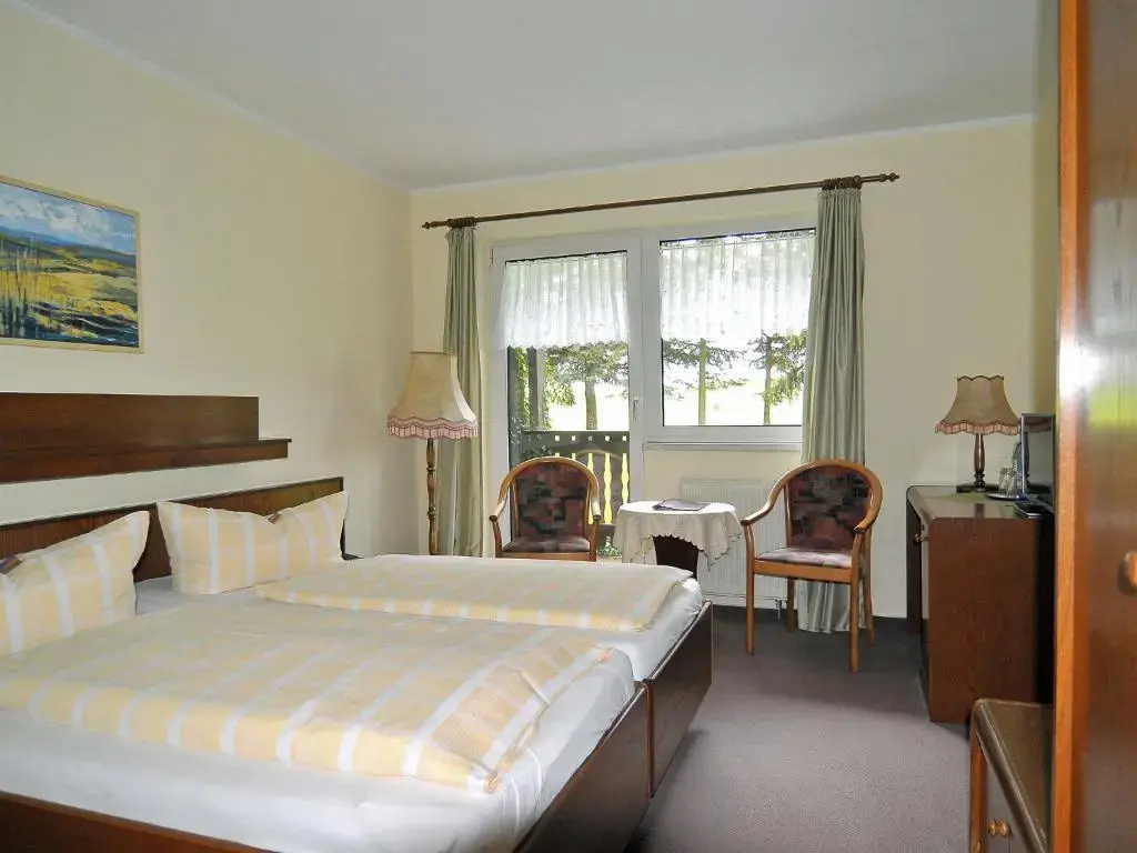 Double room (full double bed)