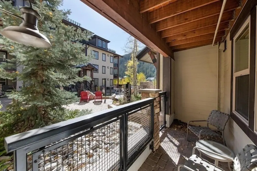 Ground Floor Ski Condo Close to Gondola - Fraser Crossing/Founders Pointe Premium-Rated 3305