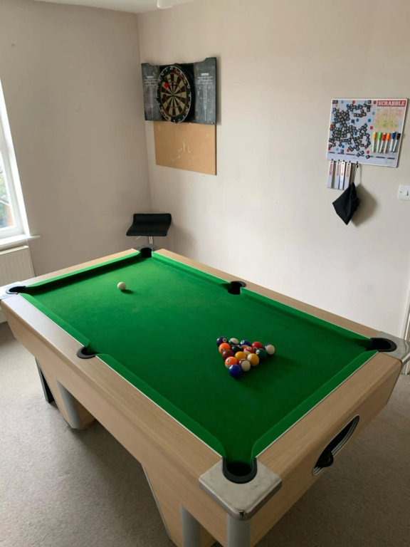 Entire Family Entertainment Holiday Home - 3 x Floors - Free Parking - Games Room - Private Garden - Workspace with Wifi 112mb - Self Checkin