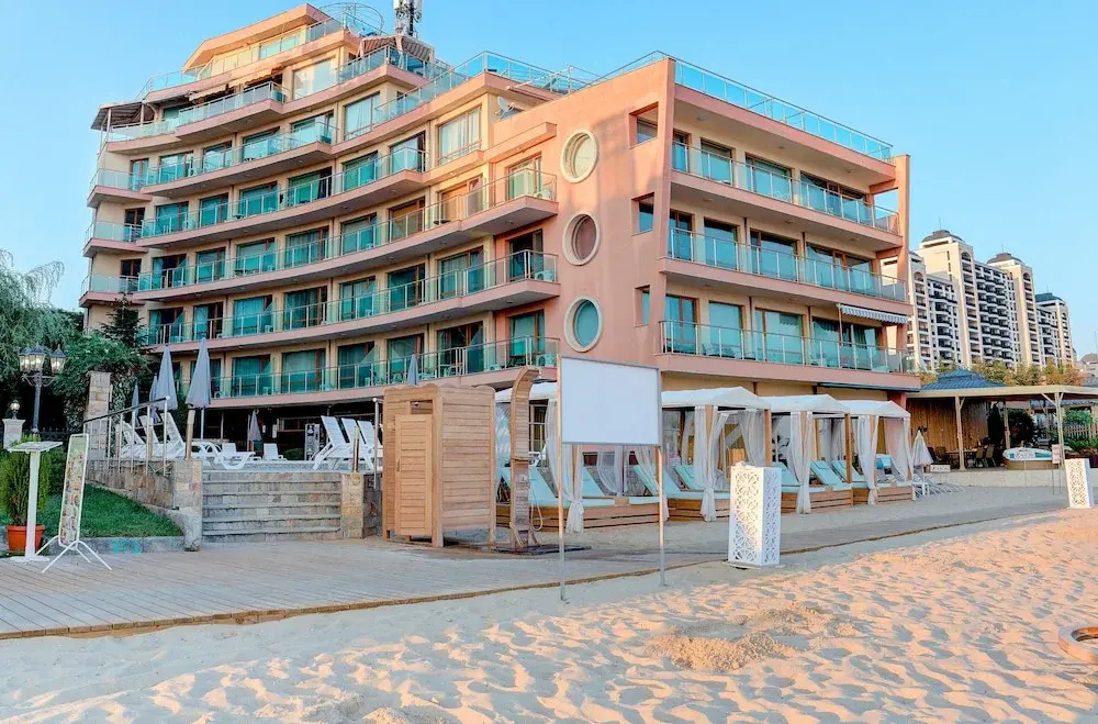 Marty's Beachfront Apartments