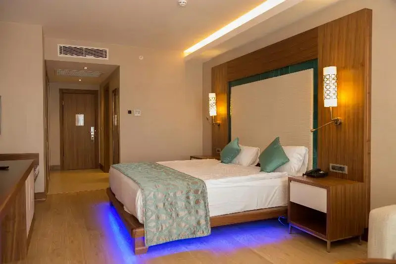 Ramada Hotel & Suites by Wyndham Kusadasi - Chambres
