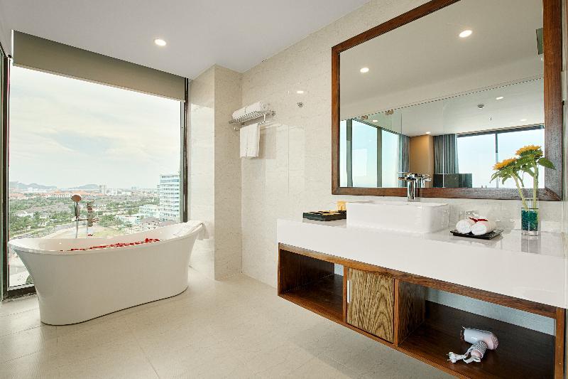 Yarra Ocean Suite Danang