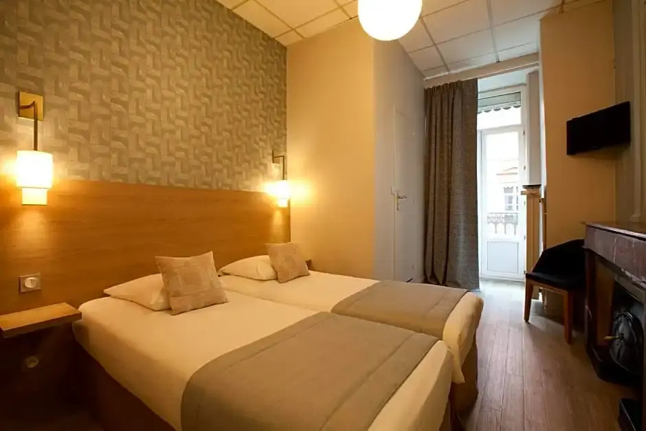 Standard Double room with balcony (full double bed)