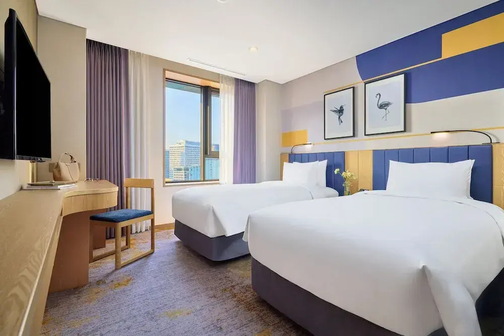 豪華雙人俱樂部房 (山景，雙床)