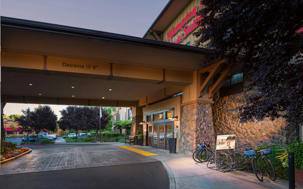 Hampton Inn & Suites Windsor - Sonoma Wine Country