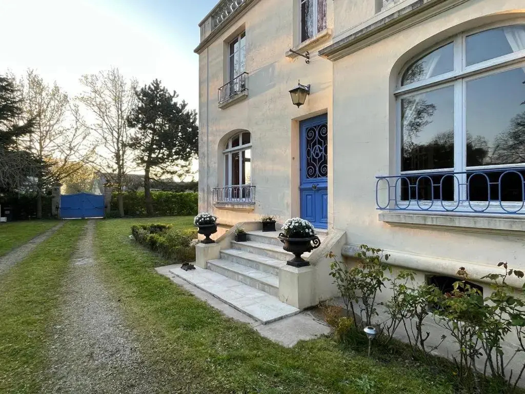 Voir la photo 1 — L'Ile des Iris - à 200 m de la plage