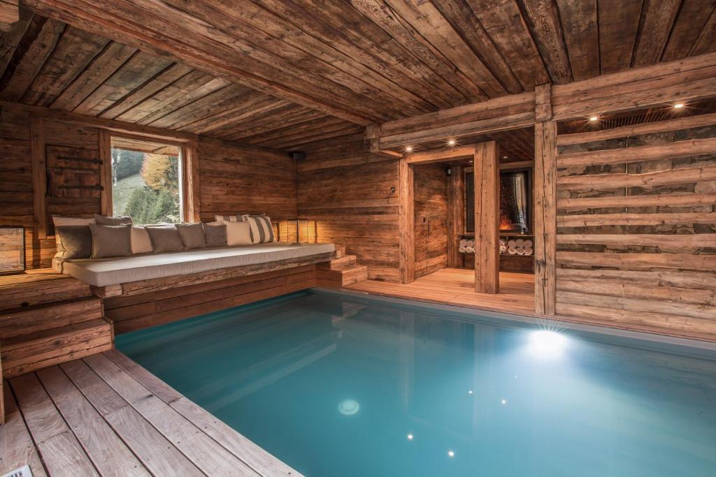 Chalet 1864 by null
