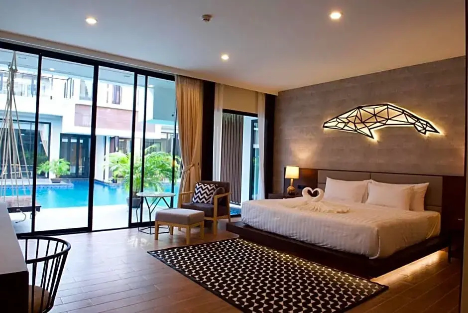 Standard room with pool view