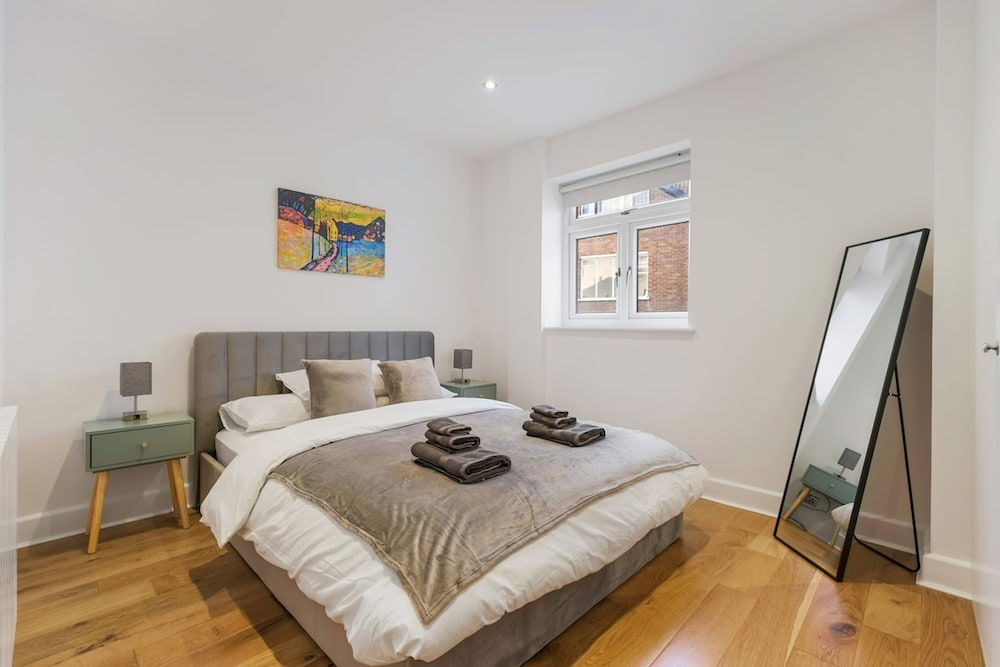 2 bed 2 Bath Central London Apt
