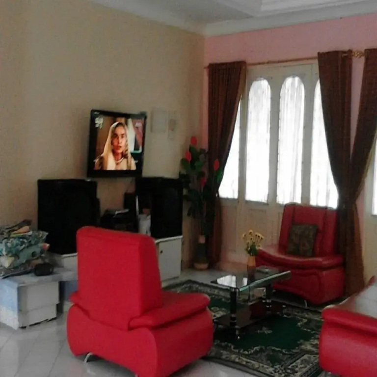 6 Bedrooms Villa