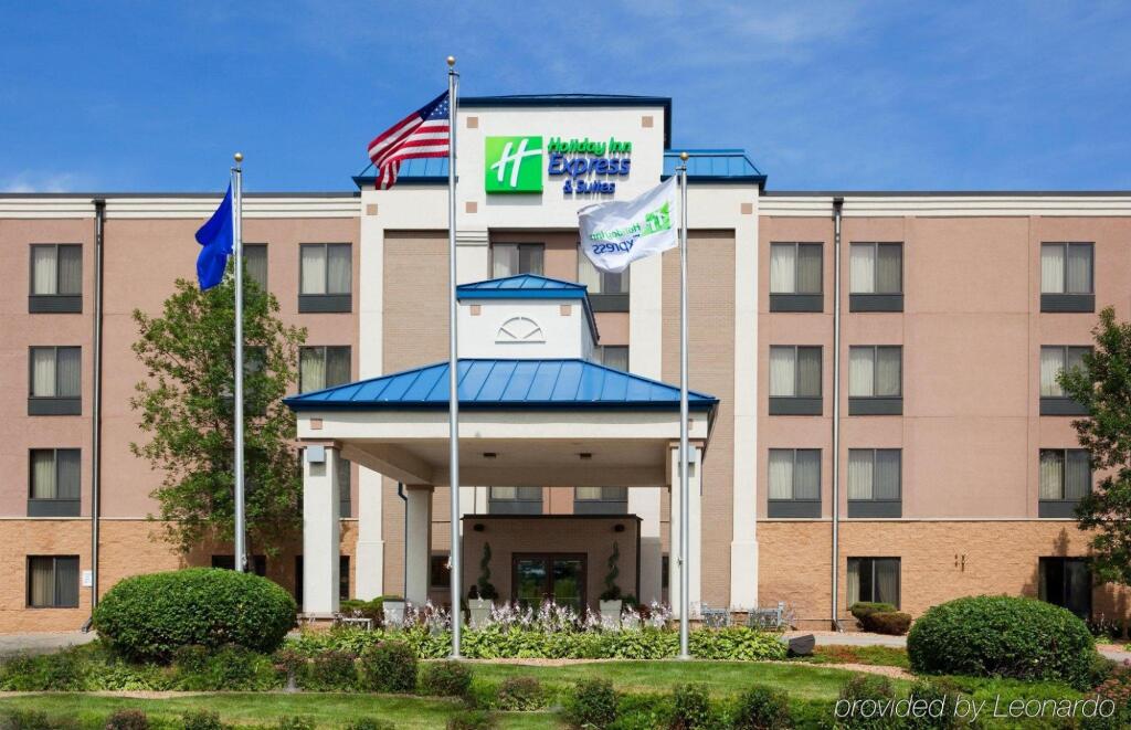 Holiday Inn Express & Suites Eden Prairie - Minnetonka, an IHG Hotel image