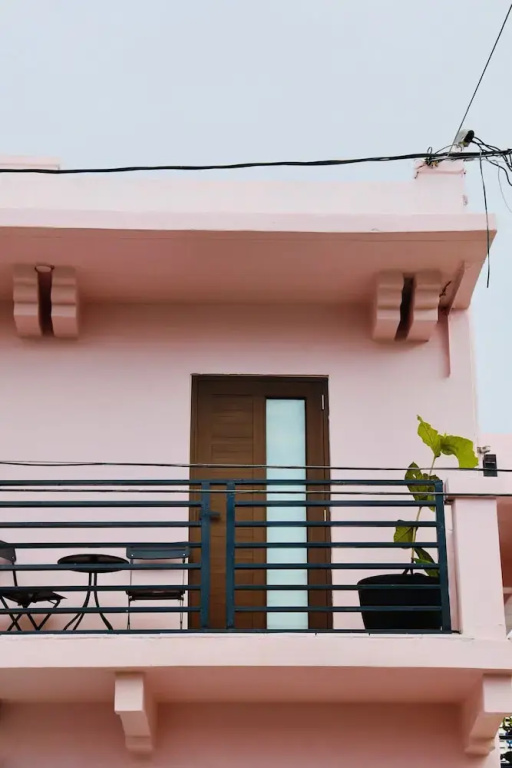 Room 12: Sunlit Balcony Stay Near Calle Cerra