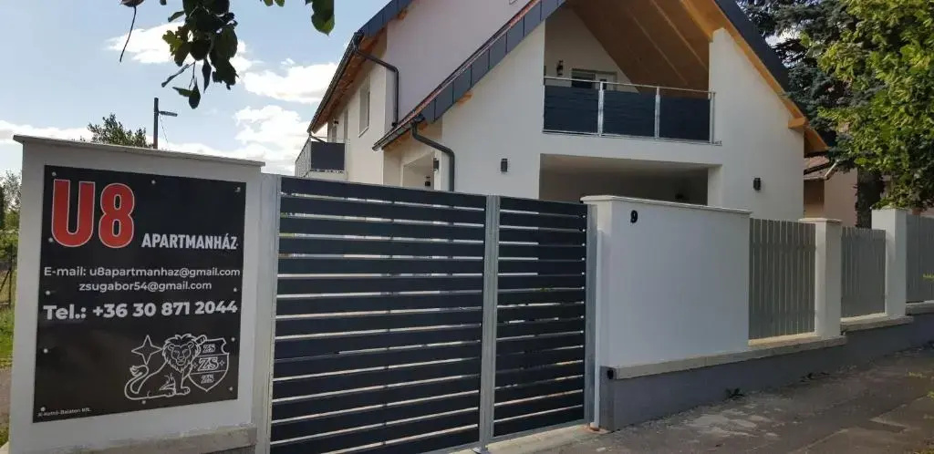 U8 apartmanház