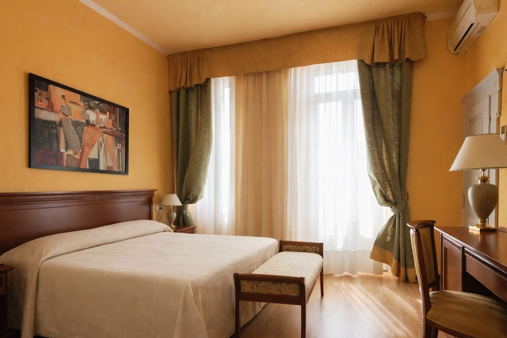 Superior Double room with balcony (full double bed)